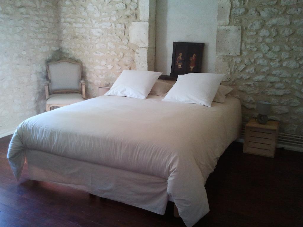 Chambres D'Hotes La Grange Au Bois Champagne-et-Fontaine Rum bild