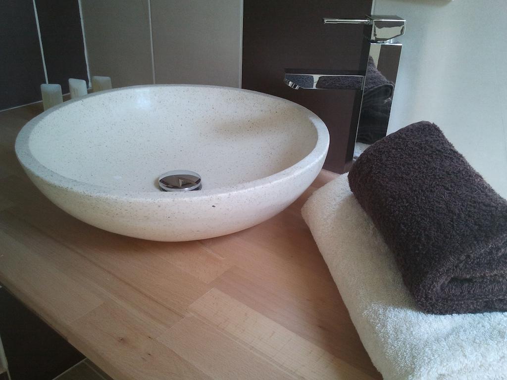 Chambres D'Hotes La Grange Au Bois Champagne-et-Fontaine Rum bild