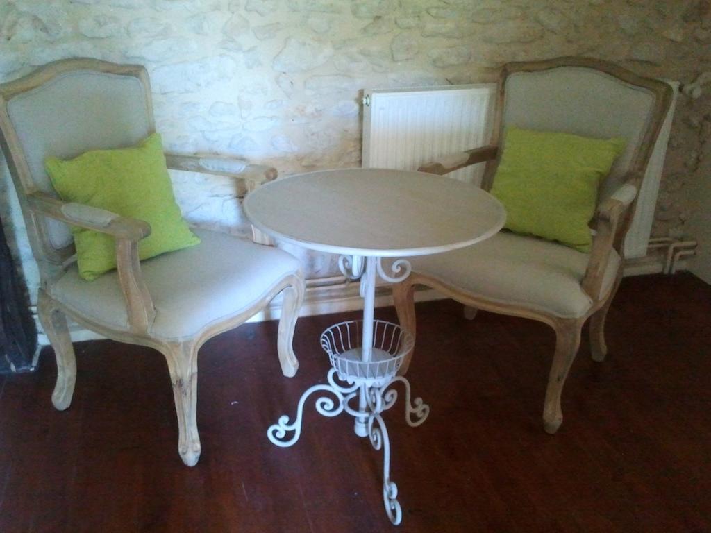 Chambres D'Hotes La Grange Au Bois Champagne-et-Fontaine Rum bild
