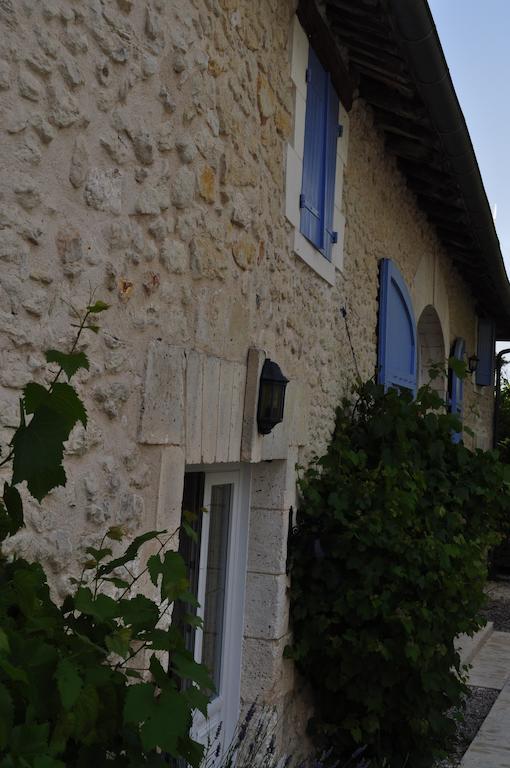 Chambres D'Hotes La Grange Au Bois Champagne-et-Fontaine Exteriör bild