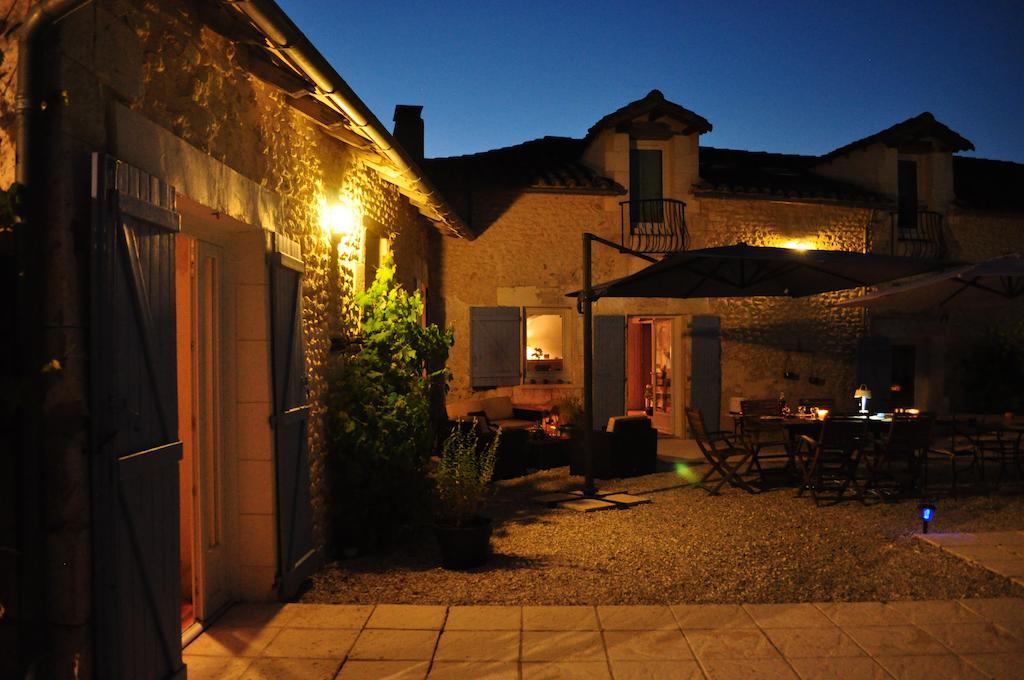 Chambres D'Hotes La Grange Au Bois Champagne-et-Fontaine Exteriör bild